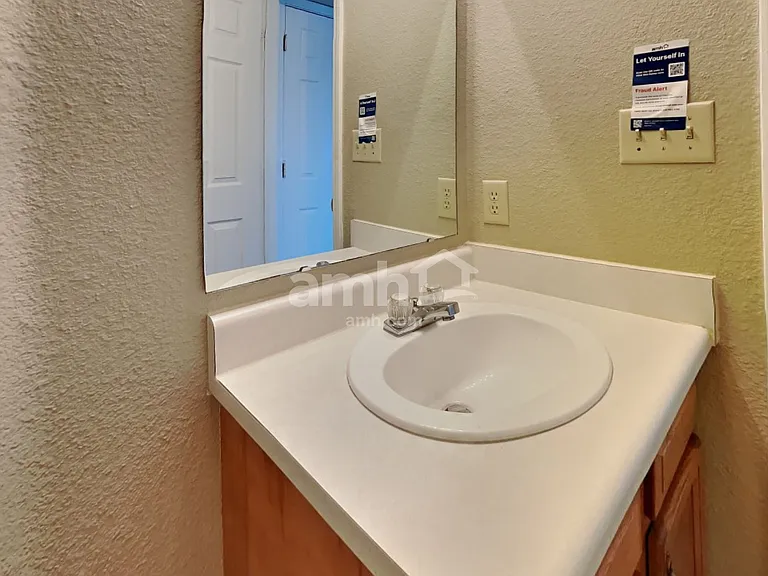 7411 Cordova Dr — Photo 8