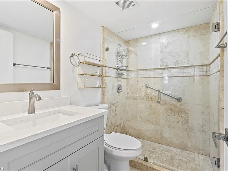 1910 Gulf Shore Blvd N #104 — Photo 16