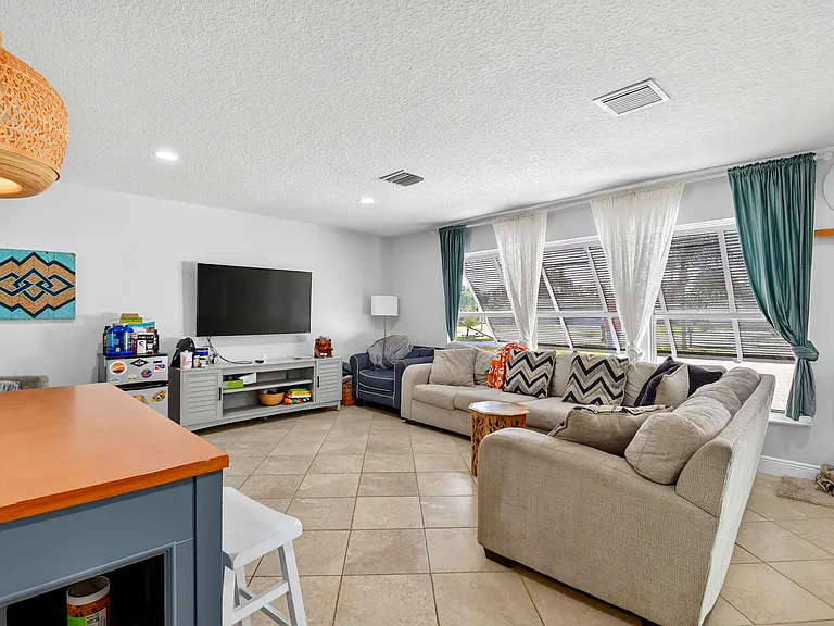 320 Riverdale Rd — Photo 11