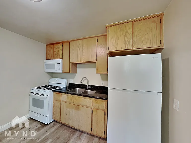1852 Grand Ave — Photo 2