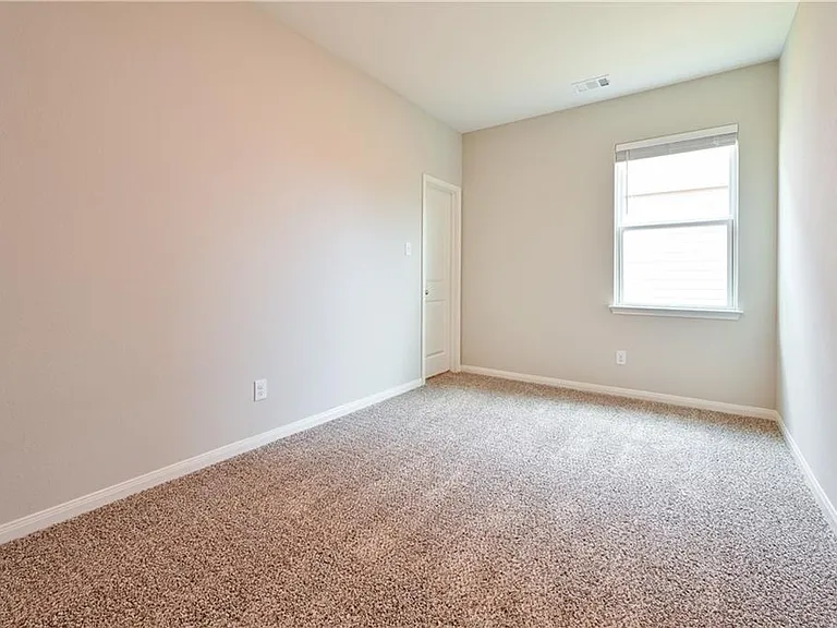 404 Freedom Park Ave — Photo 15