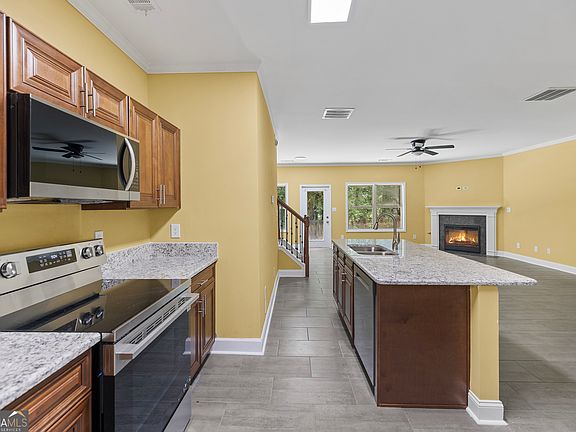 4th image of 1110 Pepper Ln