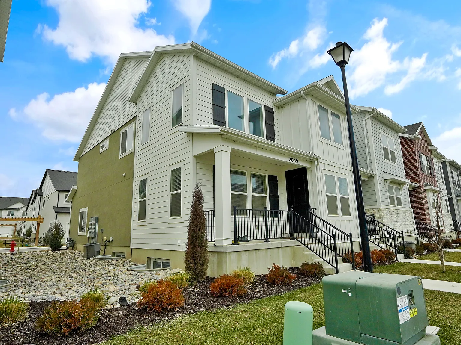 5 bed, 2039 sqft, $550 — Photo 1