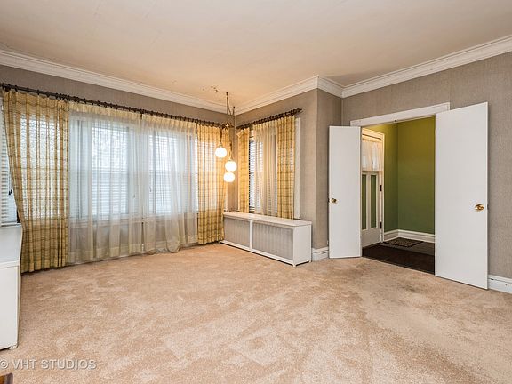 3rd image of 4923 N Kostner Ave