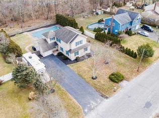 111 Raynor Rd, Ridge, NY 11961