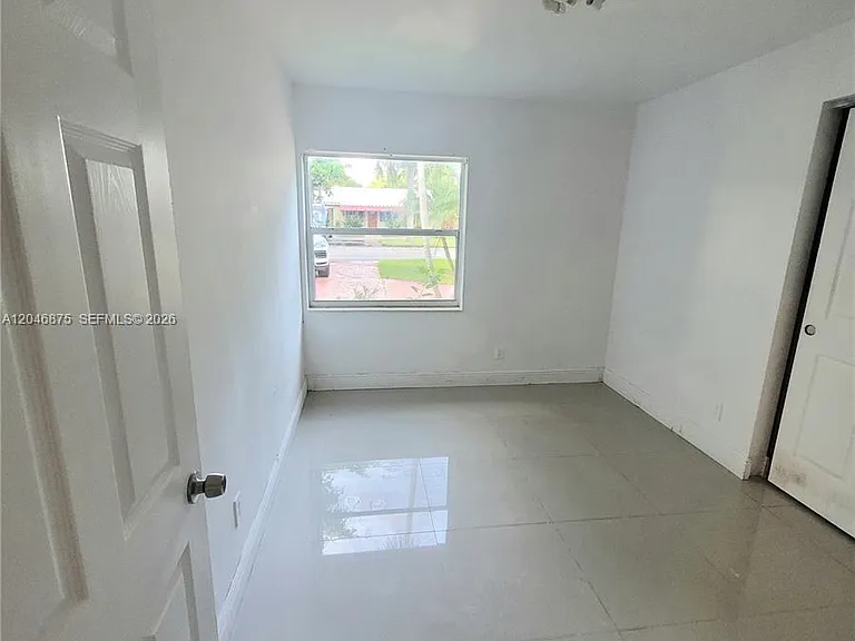1132 Moffett St — Photo 16