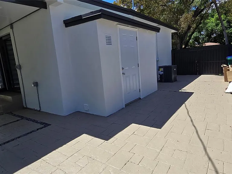 2731 SW 29th Ave — Photo 9