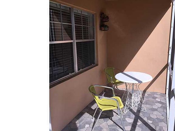 5th image of 300 NE 19th Ct APT 109N
