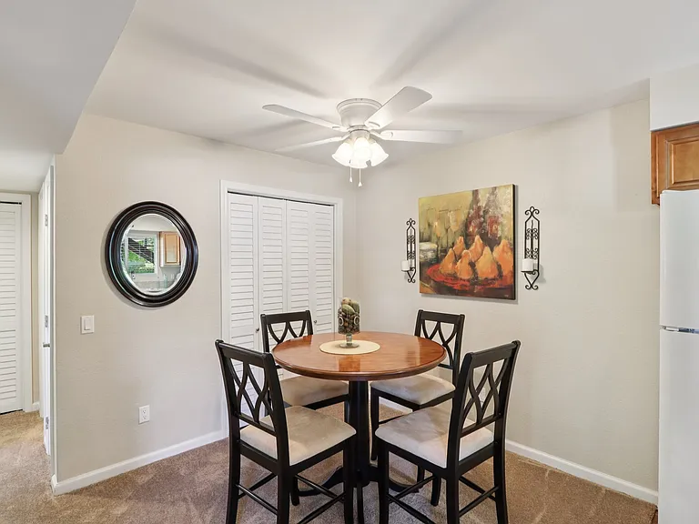 2 Bedroom 2 Bathroom Model (1,093 sqft.)

Dining Area