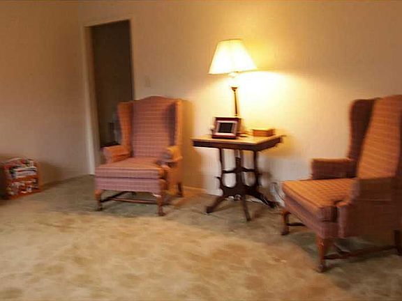 3rd image of 2712 W Twickingham Dr