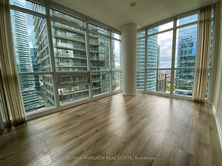 65 Bremner Blvd #1702 — Photo 9