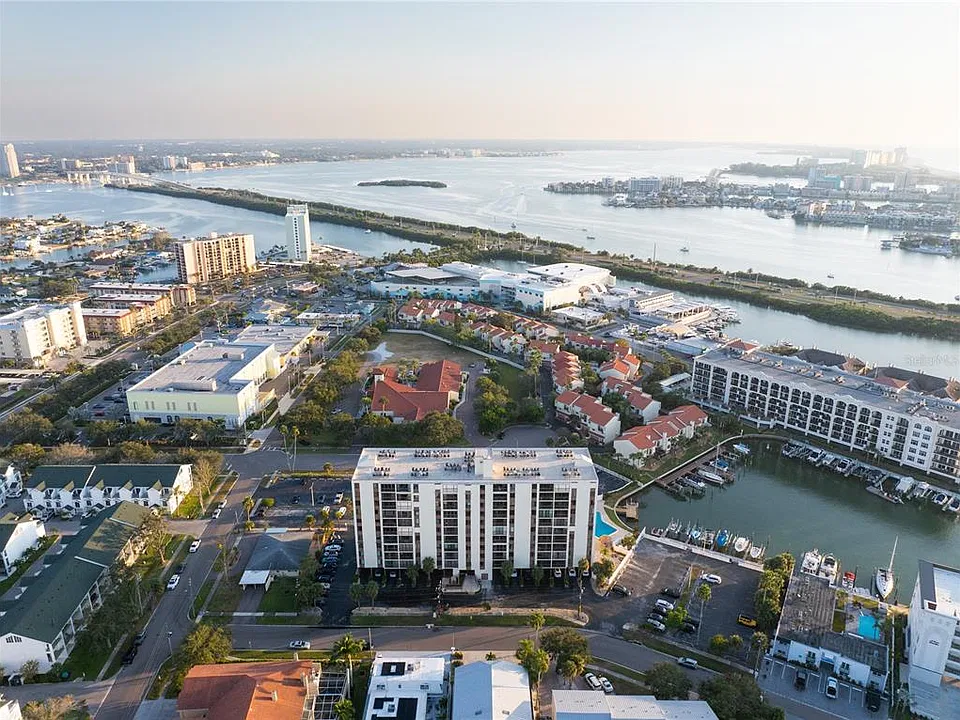 255 Dolphin Point #414