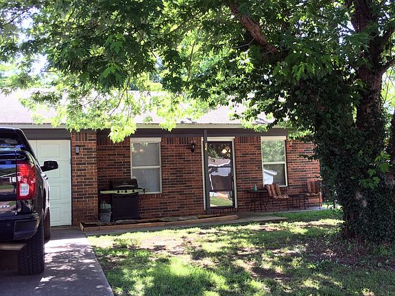 3 bedrooms, walking distance to park