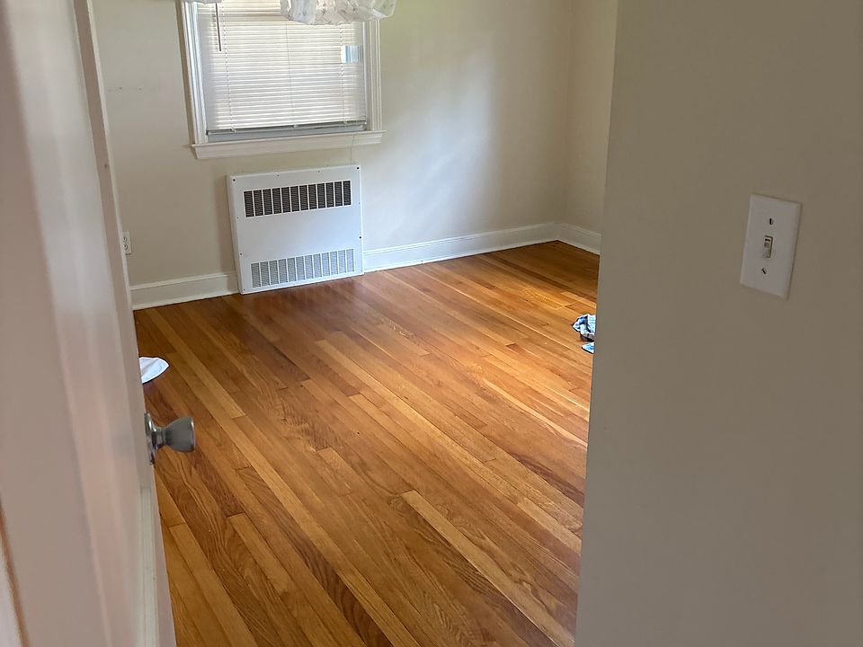 2nd image of 87 Camden St #87