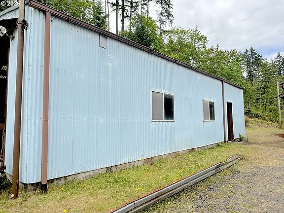 4th image of 36926 Edgehill Rd
