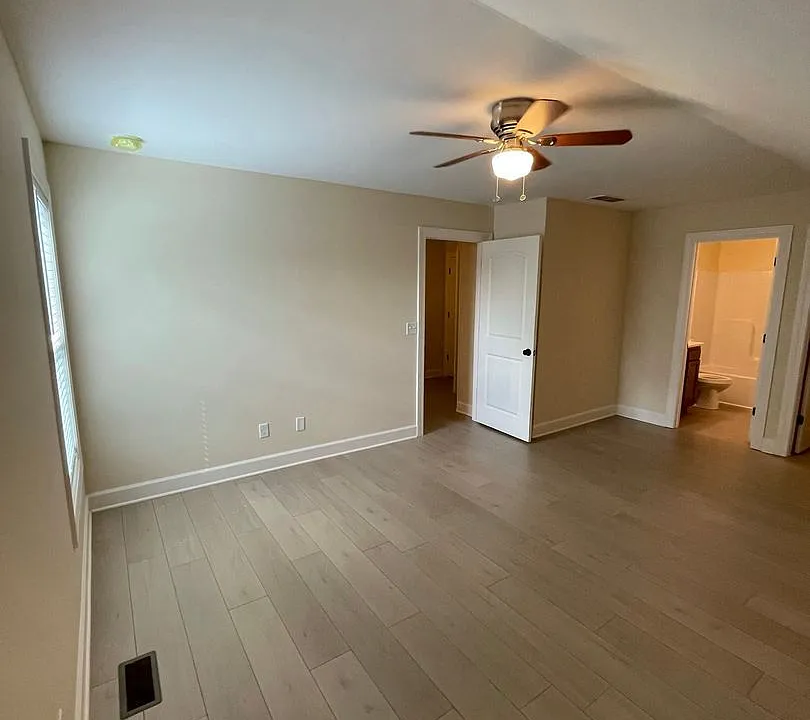 300 Mockingbird Ln