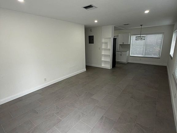 4th image of 1920 NE 3rd St APT 1