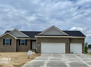 8178 Hidden Cove Ct, Grand Blanc, MI 48439