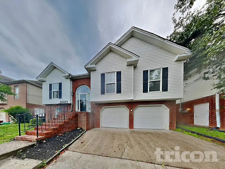104 Edgewater Ct — Photo 2