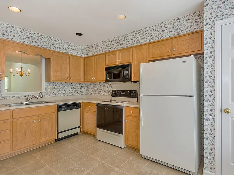 1482 Ashland Dr — Photo 20