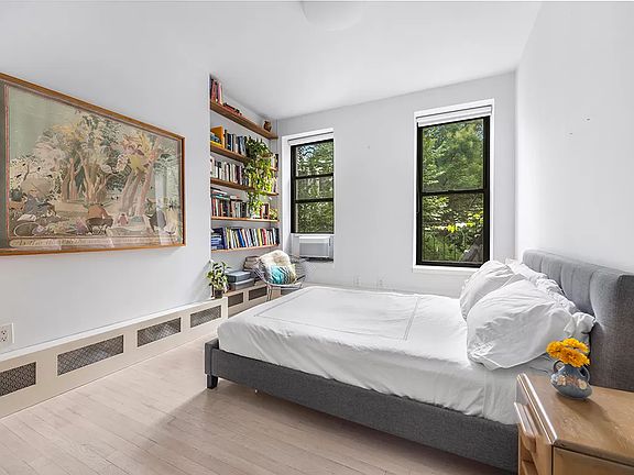 4th image of 216 E 7th St APT 8