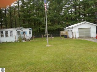 974 Parkway Rd, Tawas City, MI 48763