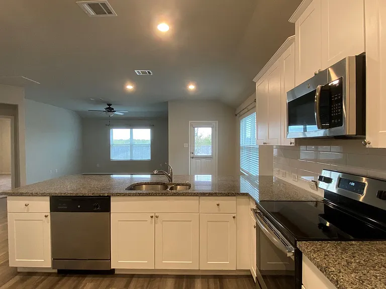 10410 Waverunner — Photo 16