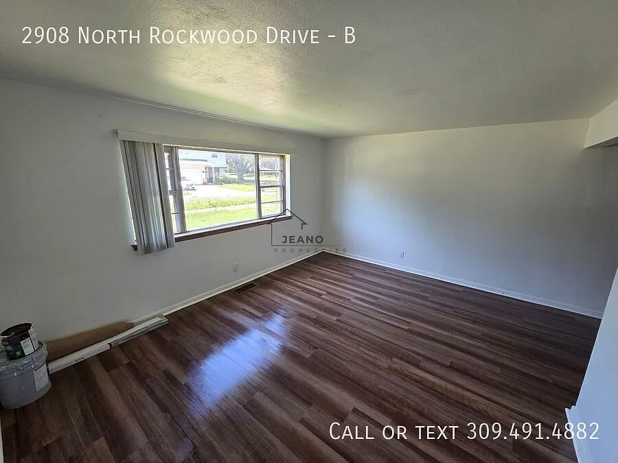 Newly Renovated 1-Bedroom Apartment Coming Available Next Week! — Photo 3