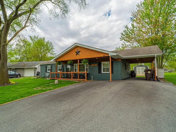 10622 Baker St, Crown Point, IN 46307
