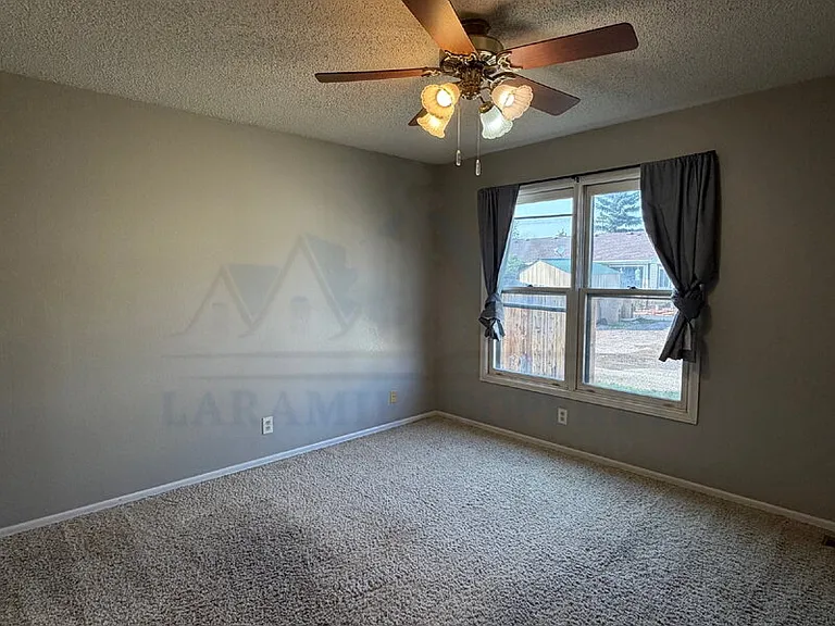 1905 Alsop Ln — Photo 10