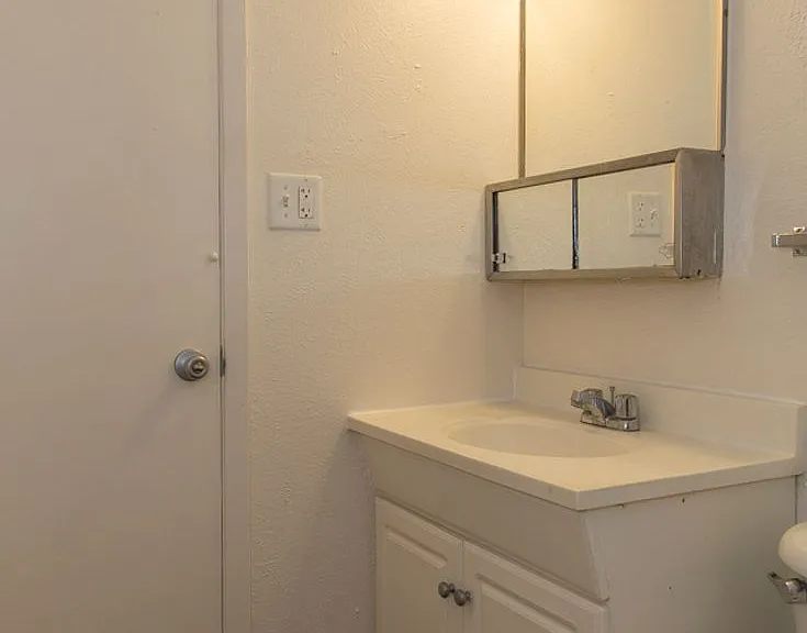 Dexter Street Apartments — Photo 13