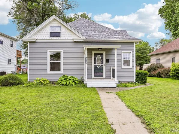 208 E Elm St, Gillespie, IL 62033