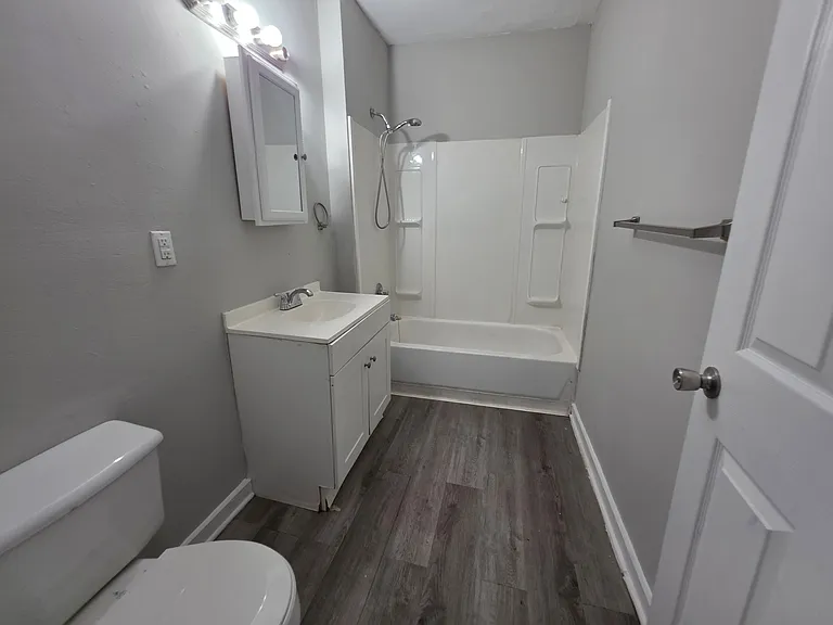 826 Leona Ave — Photo 3
