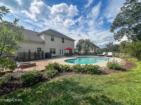 4th image of 436 Rockwell Farm Ln