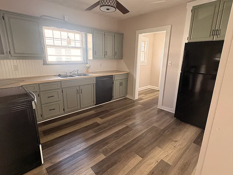 309 W Liberty St — Photo 4