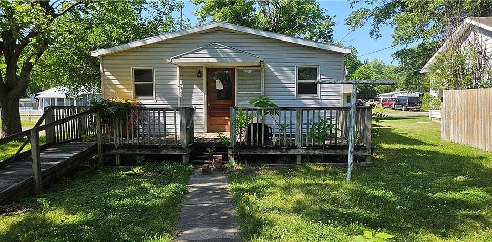 2nd image of 1002 E 13th St
