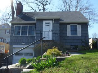 88 Overlook Dr, Valhalla, NY 10595