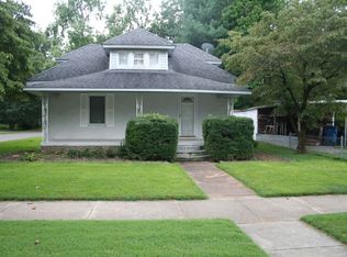 909 E Commercial St, Charleston, MO 63834