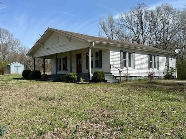 1000 Corinth Rd, Darden, TN 38328