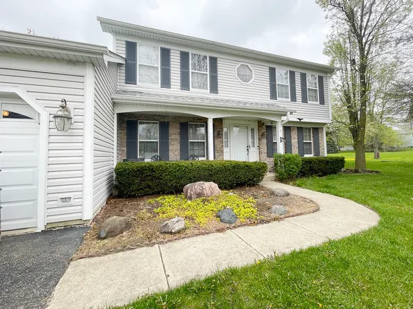 105 Cambridge Ct, St Charles, IL 60174