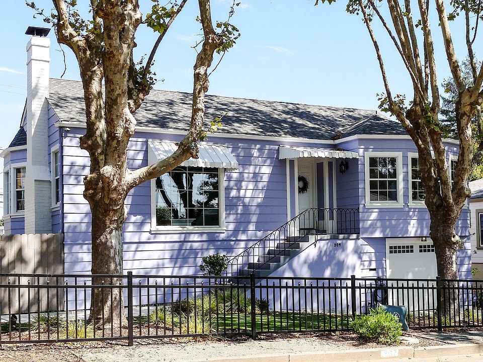 Desirable Vista neighborhood