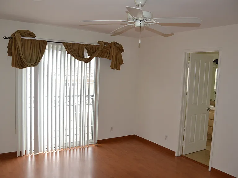 813 Van Ness Ave #D — Photo 9