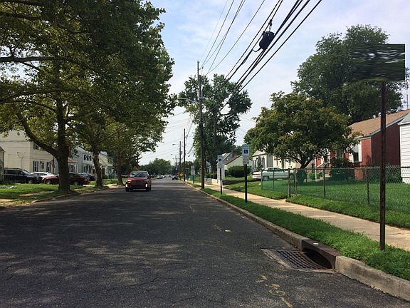 5th image of 7189 Rosemont Ave