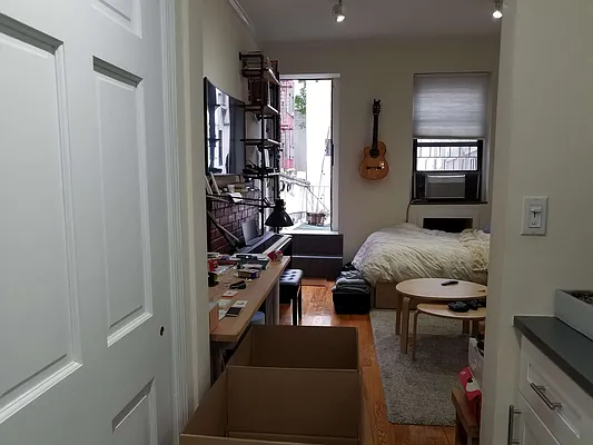 Rented by Chartwell Manhattan Realty | media 8