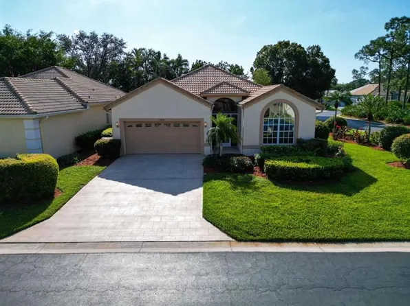 1528 SE Holyrood Ln, Port Saint Lucie, FL 34952