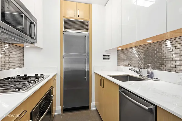 Sold by Corcoran | media 3