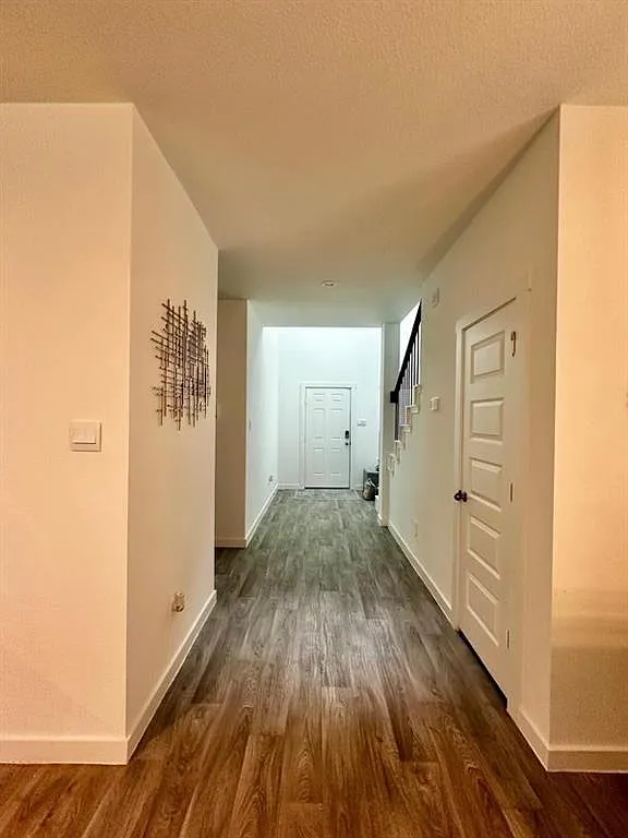 4 bed, 2.5 bath, 2369 sqft, $2,299 — Photo 3