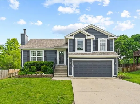 21215 W 51st Pl, Shawnee, KS 66218