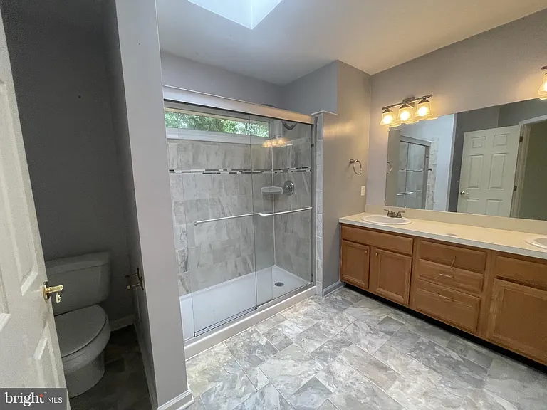 1323 Lindsay Ln — Photo 12