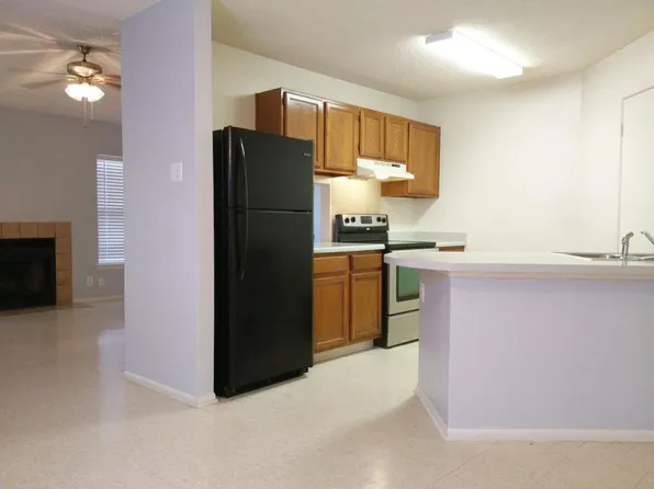2527 Corian Glen Dr, San Antonio, TX 78219